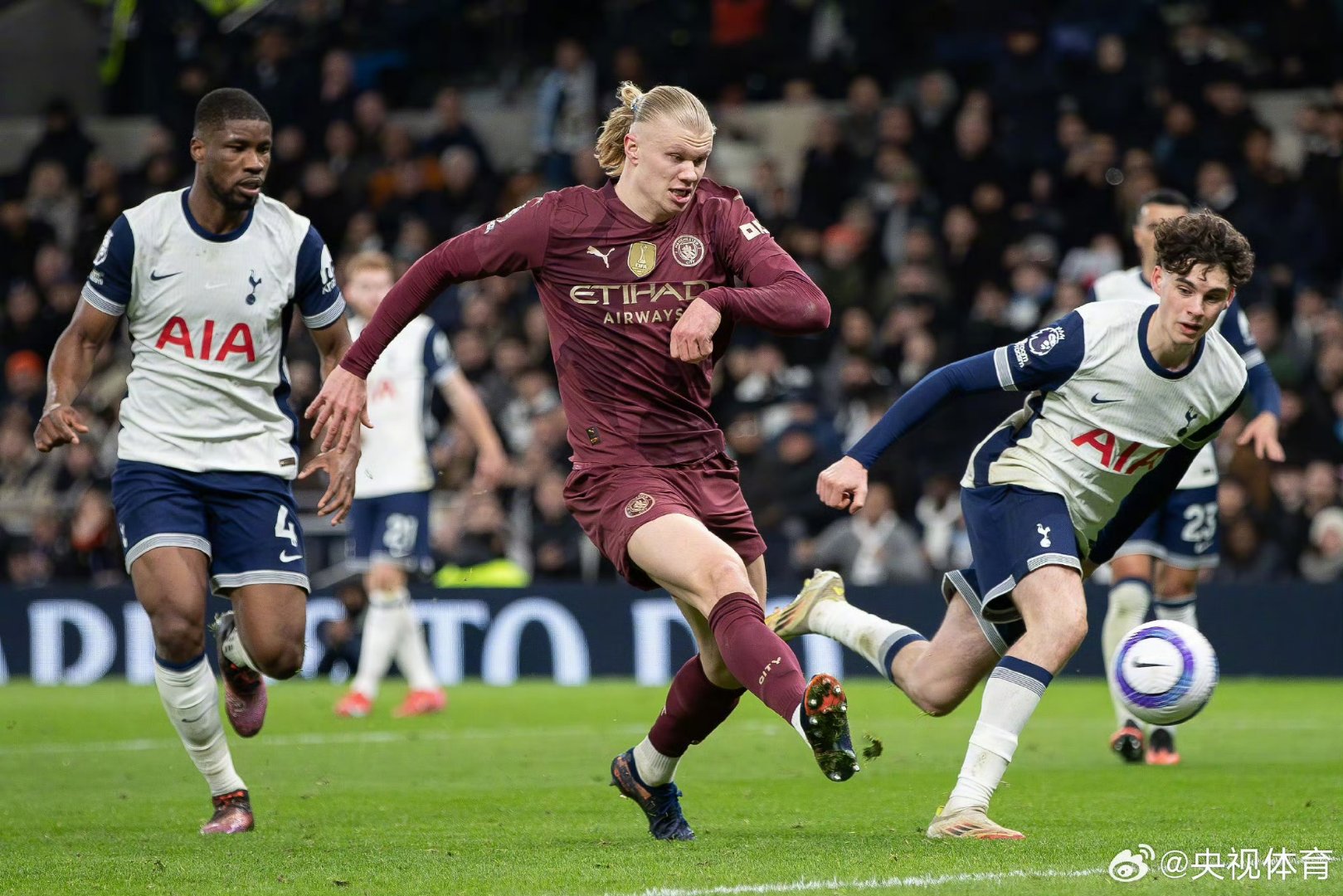 曼城铁卫状态回暖，球队备战氛围高涨的简单介绍