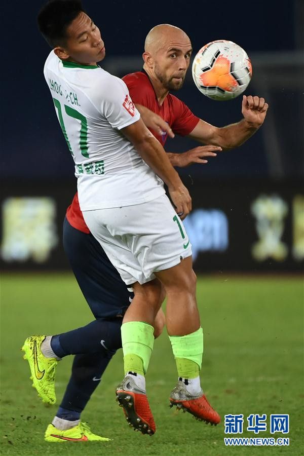 爱游戏下载-青岛黄海主场战平，保持稳定表现