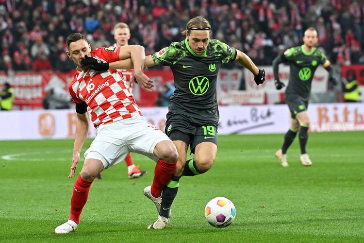 美因茨客场1-1逼平了沙尔克04，两队实力相当的简单介绍