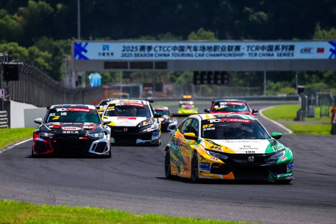 哈斯车队碾压索伯车队，诺里斯点燃赛场