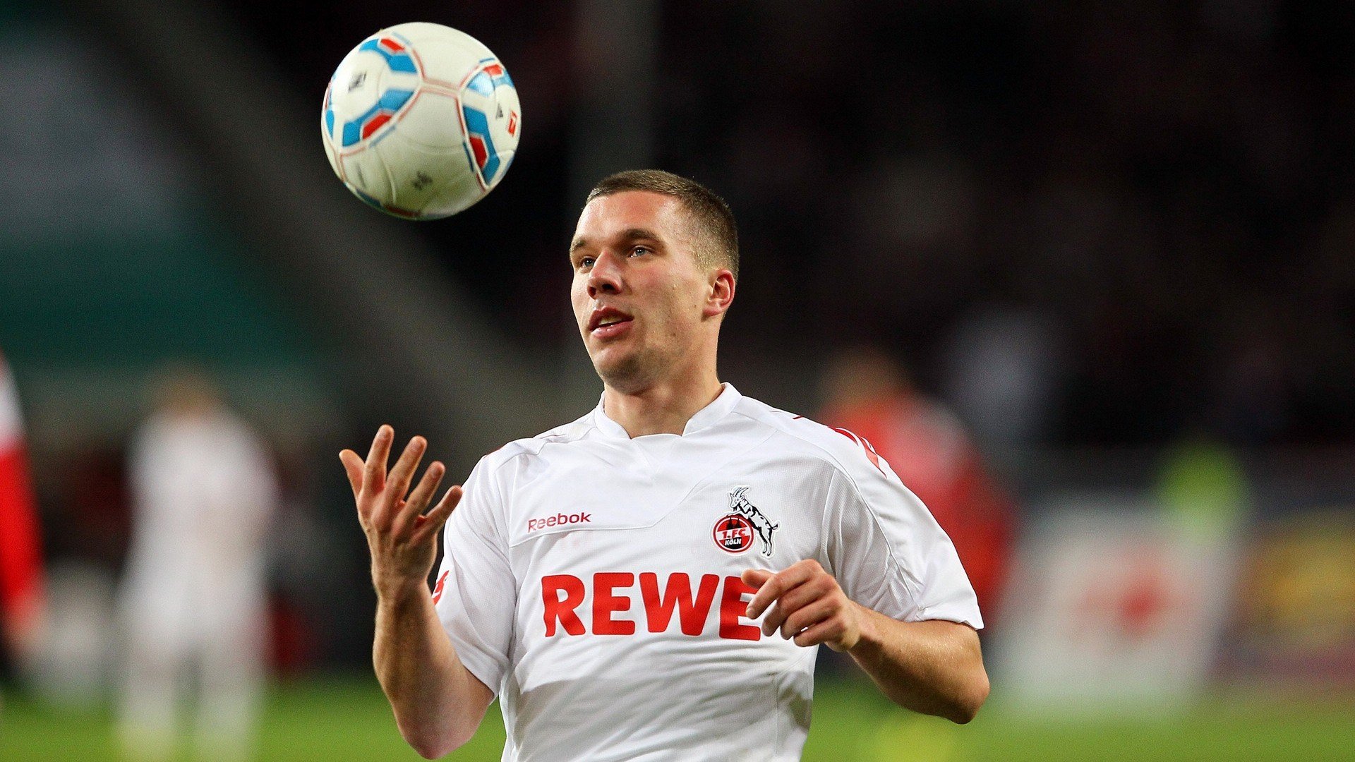 AYX体育赛事-欧冠半决赛之夜，伦纳德关键制胜