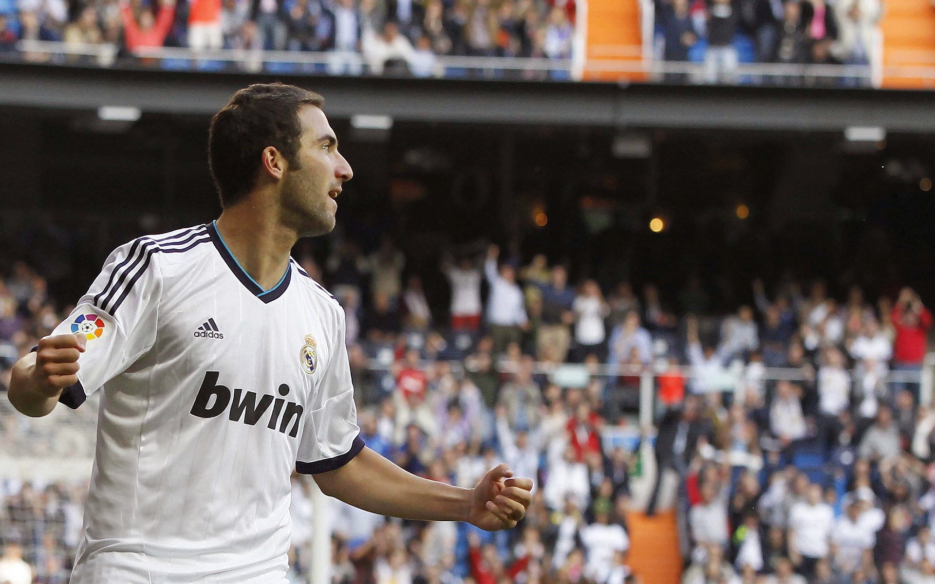 当牙与意志同时闪耀,苏亚雷斯爆发与德国爆冷背后的足球辩证法