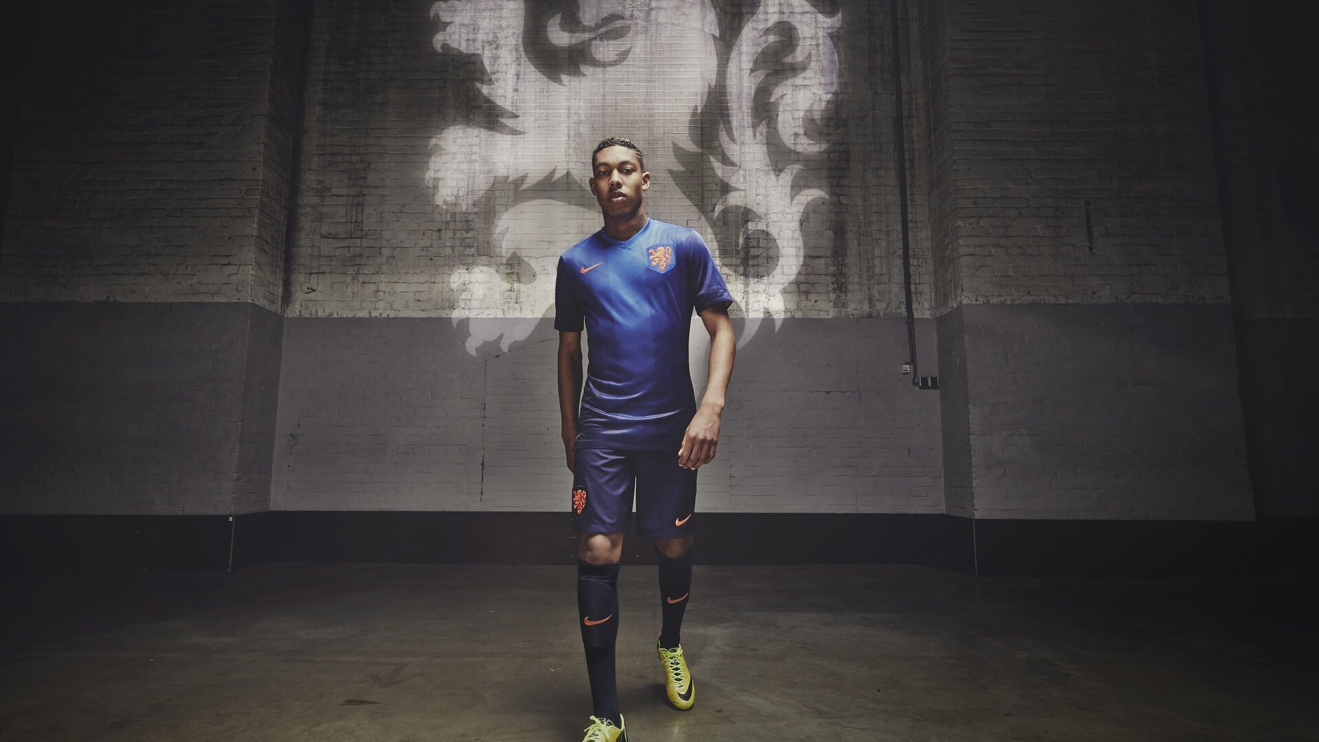 从雷恩掀翻尼日利亚到阿尔瓦雷斯接管西决,体育世界里唯一性的璀璨瞬间