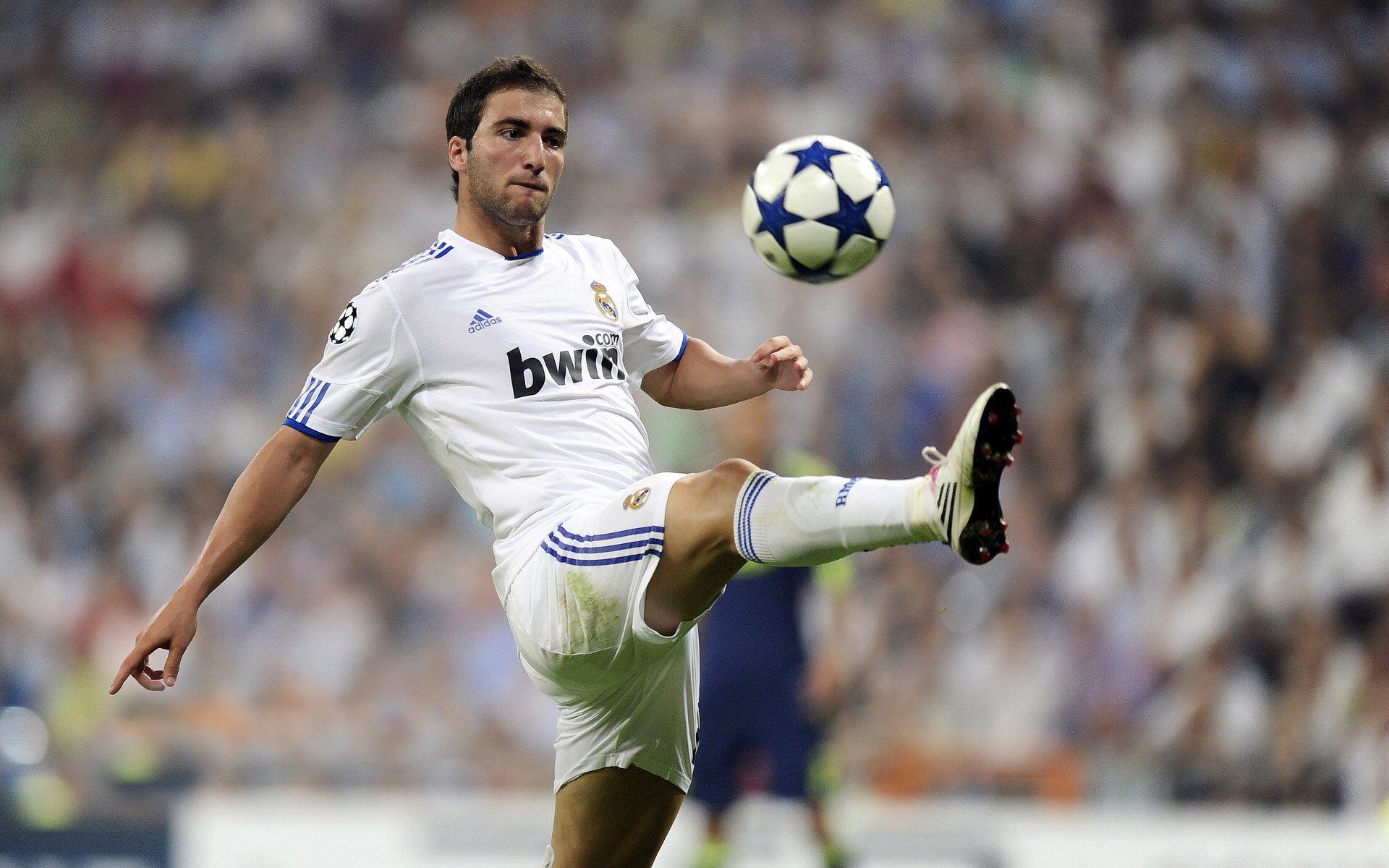 AYX体育赛事-跨界传奇，当老鹰带走奇才，利拉德在西甲国家德比接管比赛