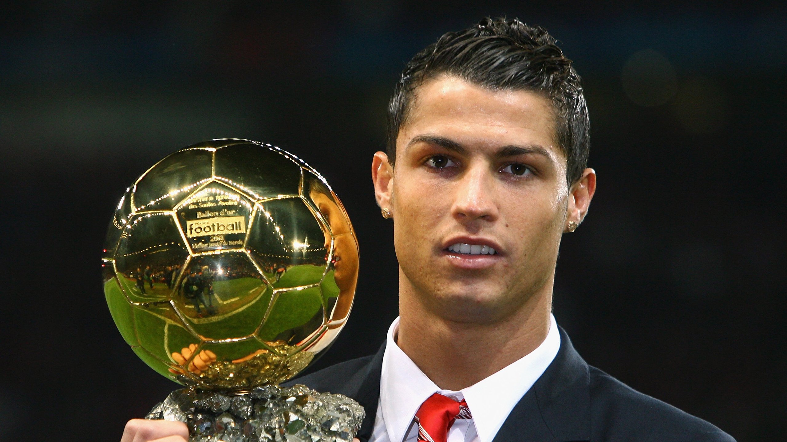 阿尔瓦雷斯状态火热难救主,苏格兰险胜多特蒙德引热议