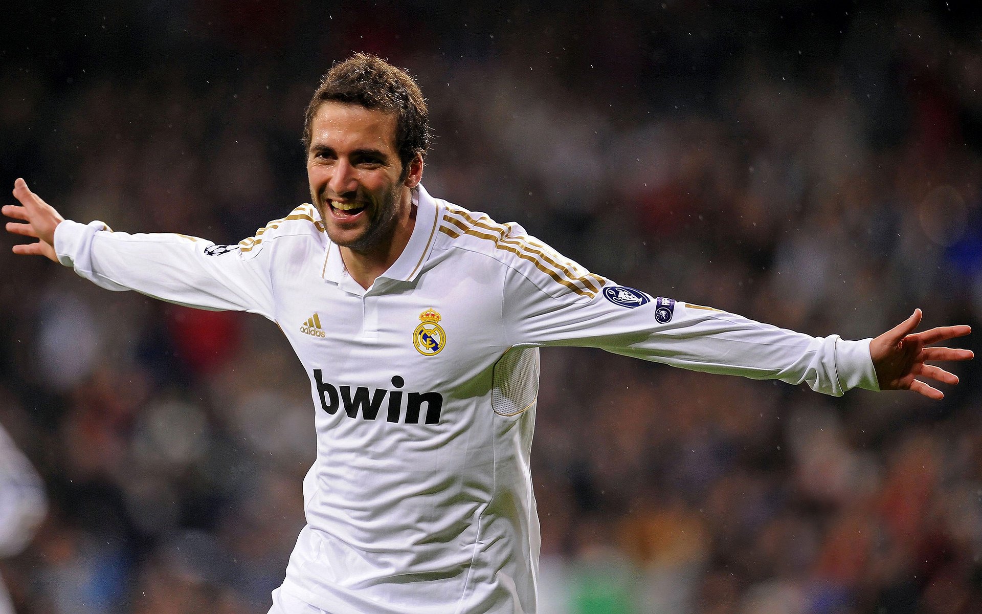 爱游戏中国-乌拉圭鏖战利物浦，C罗惊艳四座，一场跨越时空的足球幻想